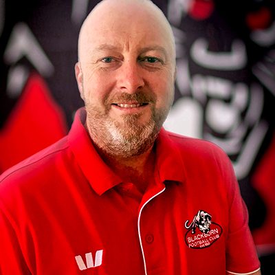 Dan-Richards-with-background-2022-400x500px